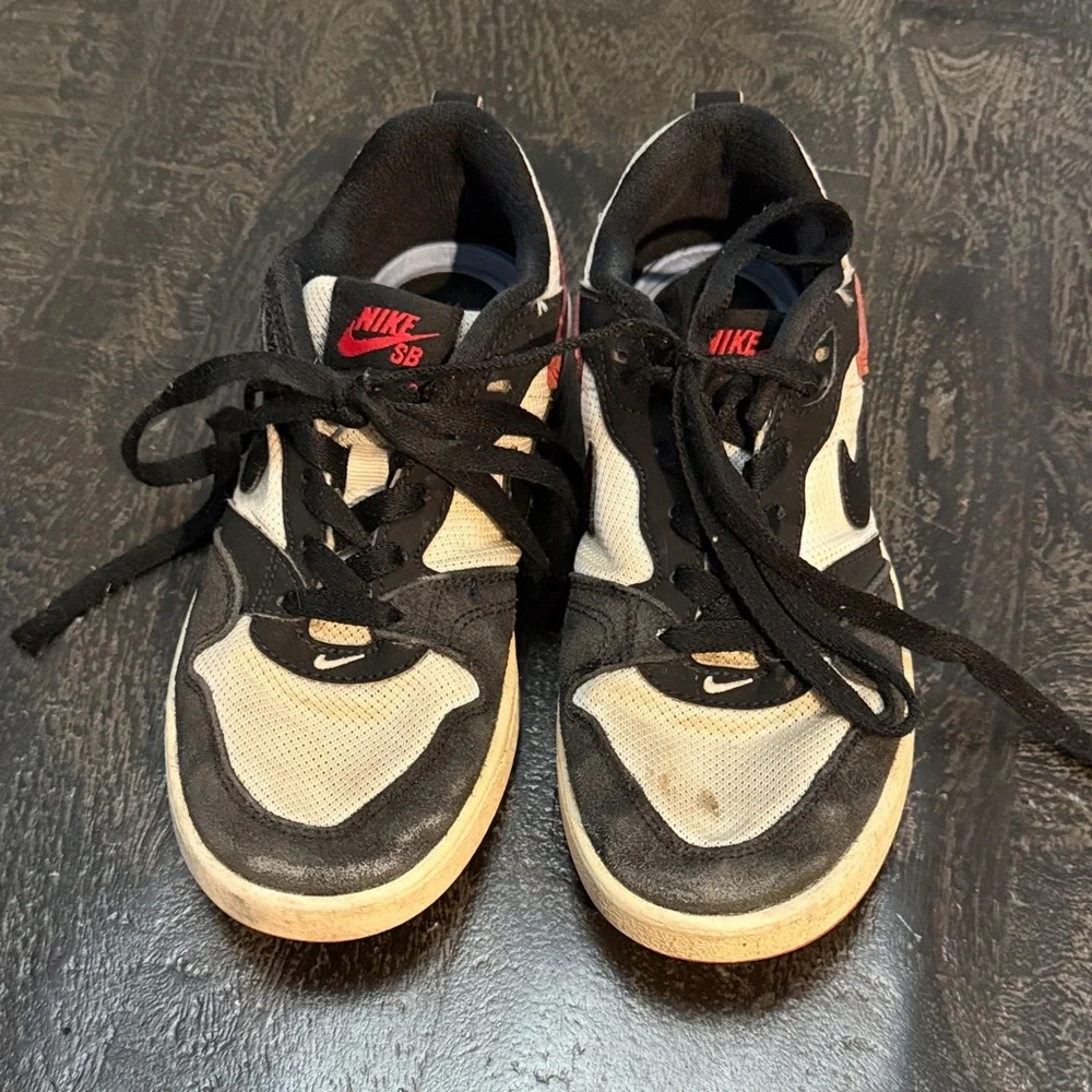 Nike Kids Sneakers Black and white